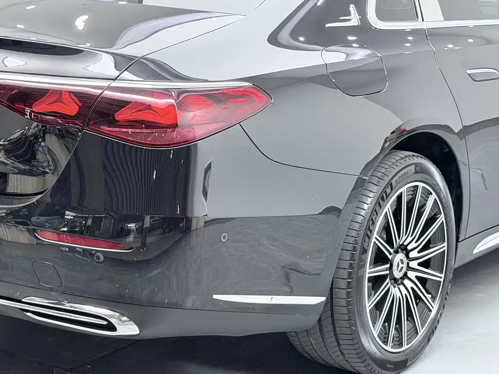 Mercedes-Benz E-Class — миниатюра 21