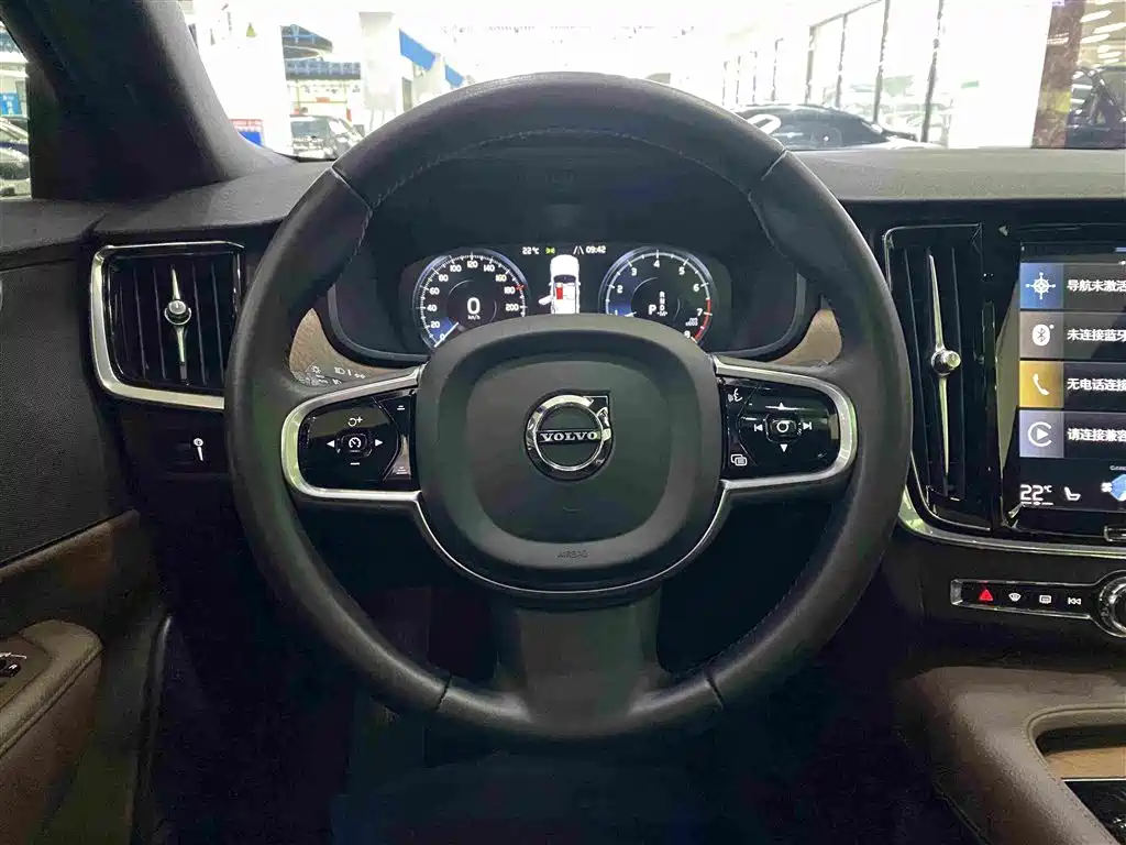 Volvo S90 — миниатюра 11