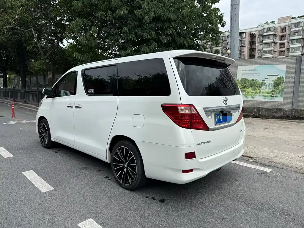 Toyota Alphard 2011 3.5L Luxury