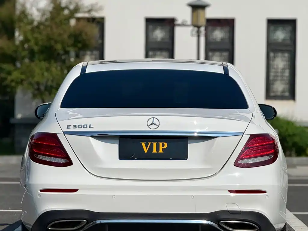 Mercedes-Benz E-Class — миниатюра 5