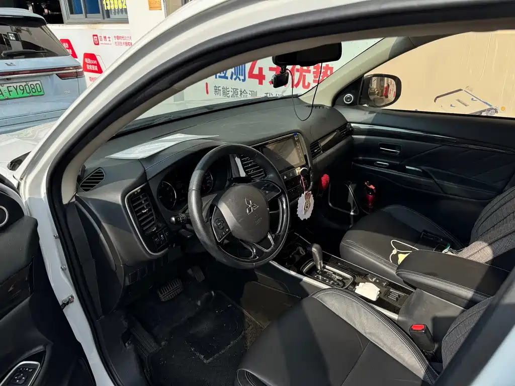 Mitsubishi Outlander — миниатюра 2