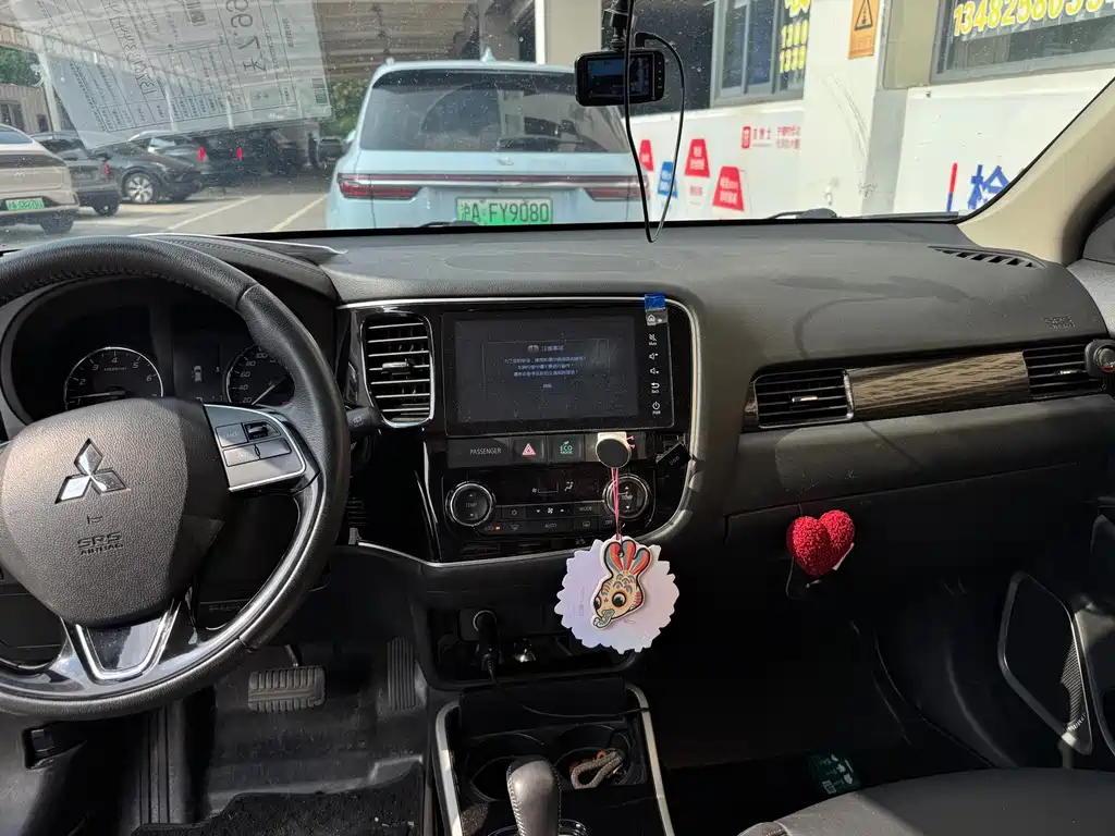 Mitsubishi Outlander — миниатюра 8