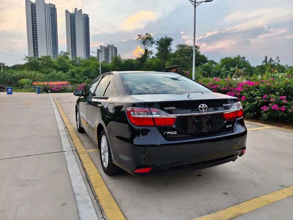 Toyota Camry — миниатюра 4