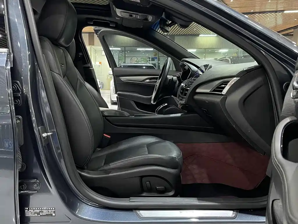 Cadillac CT5 — миниатюра 5