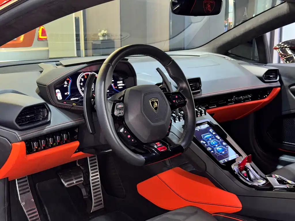 LAMBORGHINI HURACÁN