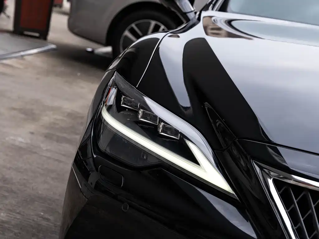Lexus LS — миниатюра 6