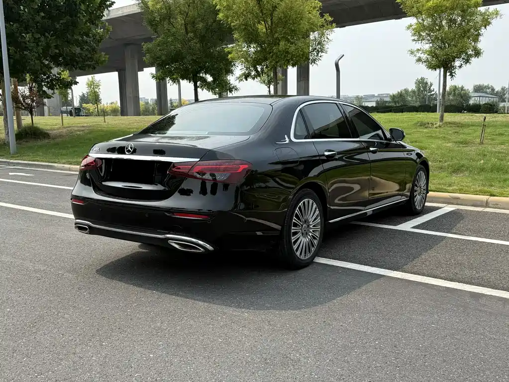 Mercedes-Benz E-Class — миниатюра 9