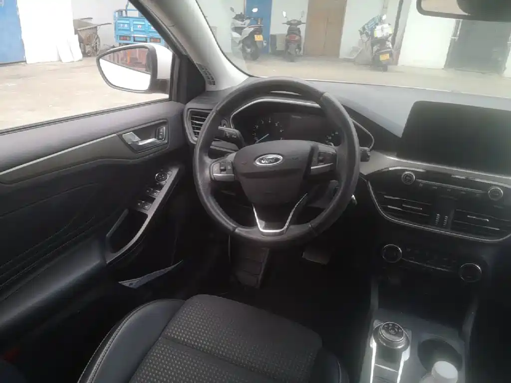 Ford Focus — миниатюра 11
