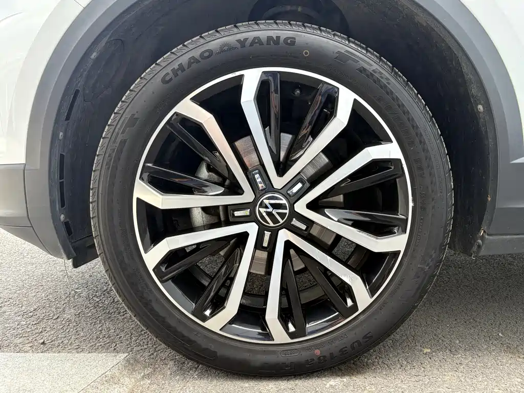 Volkswagen T-Roc - фото 12