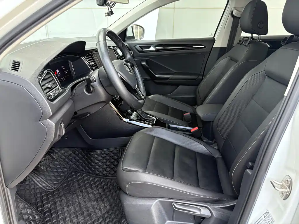 Volkswagen T-Roc - фото 6