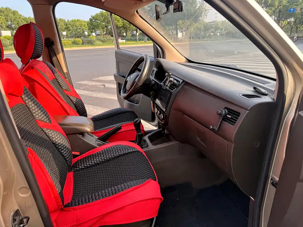 Wuling Rongguang V — миниатюра 6