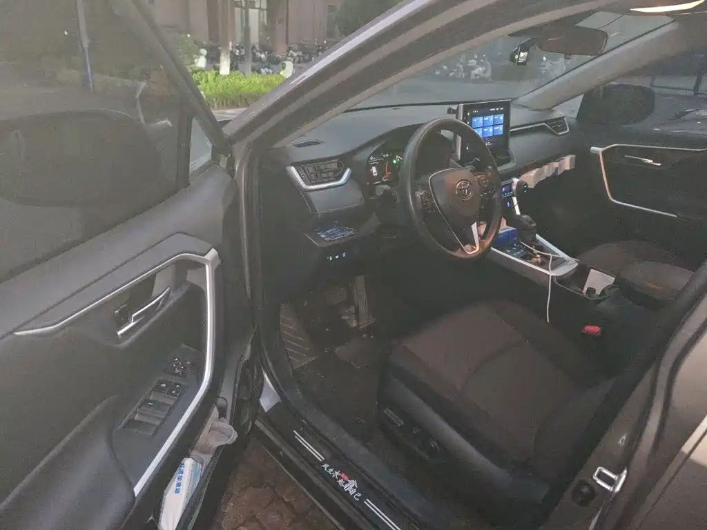 Toyota RAV4 — миниатюра 14