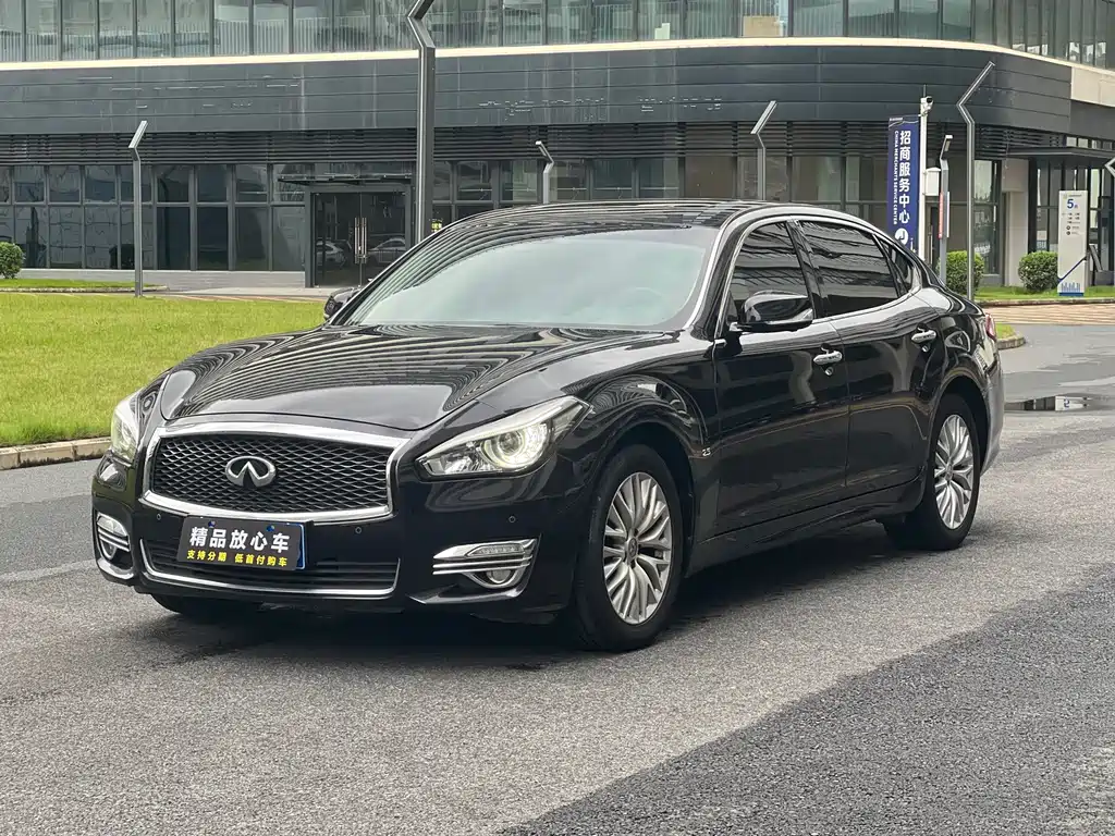 Infiniti Q70 2018
