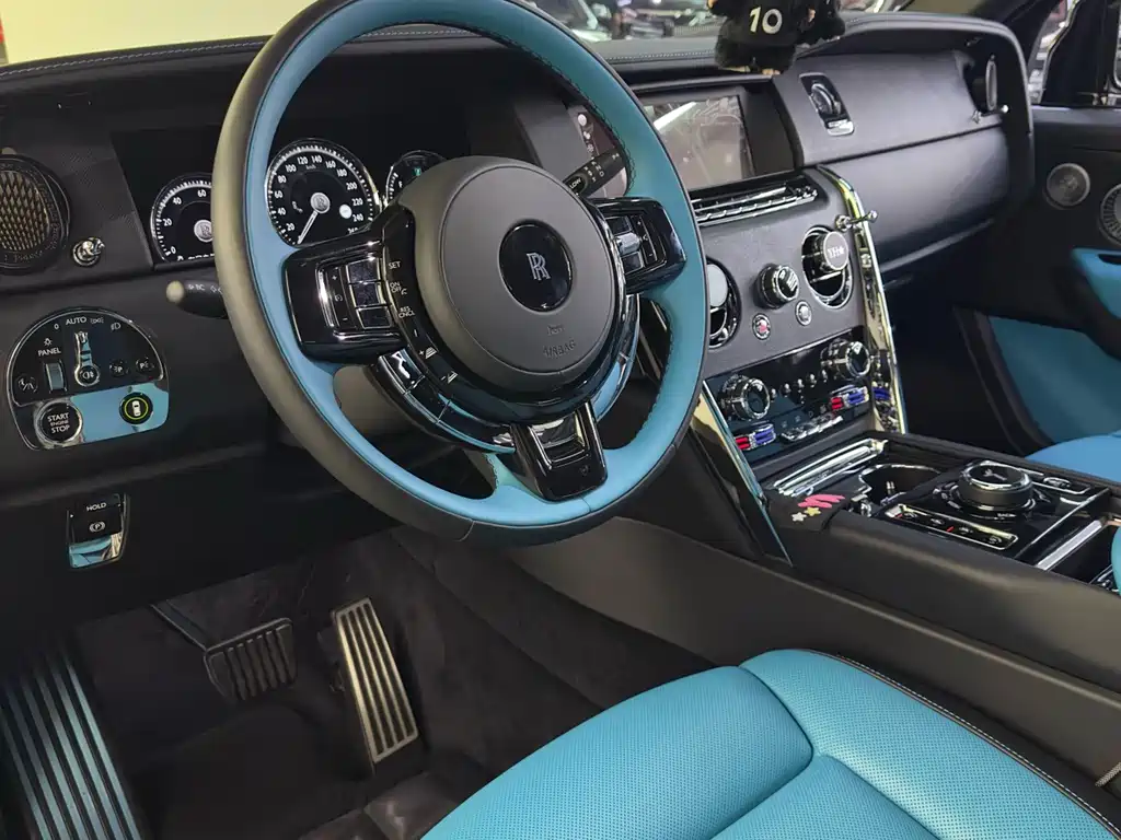 Rolls-Royce Cullinan 2024 мест