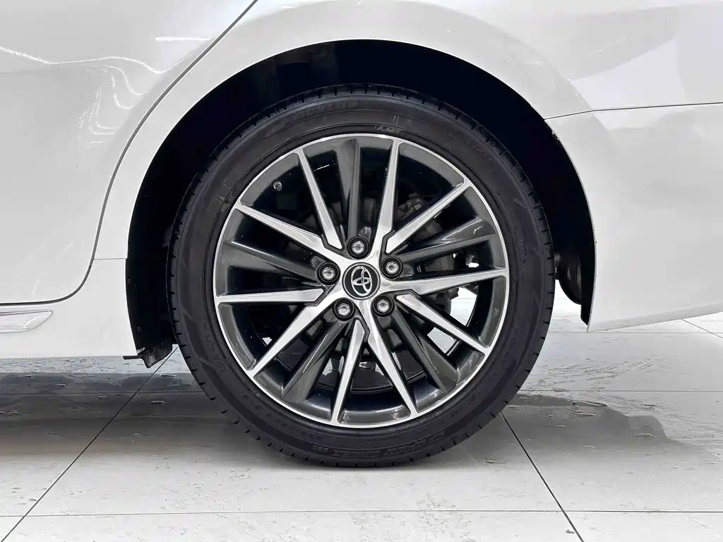 Toyota Camry — миниатюра 4