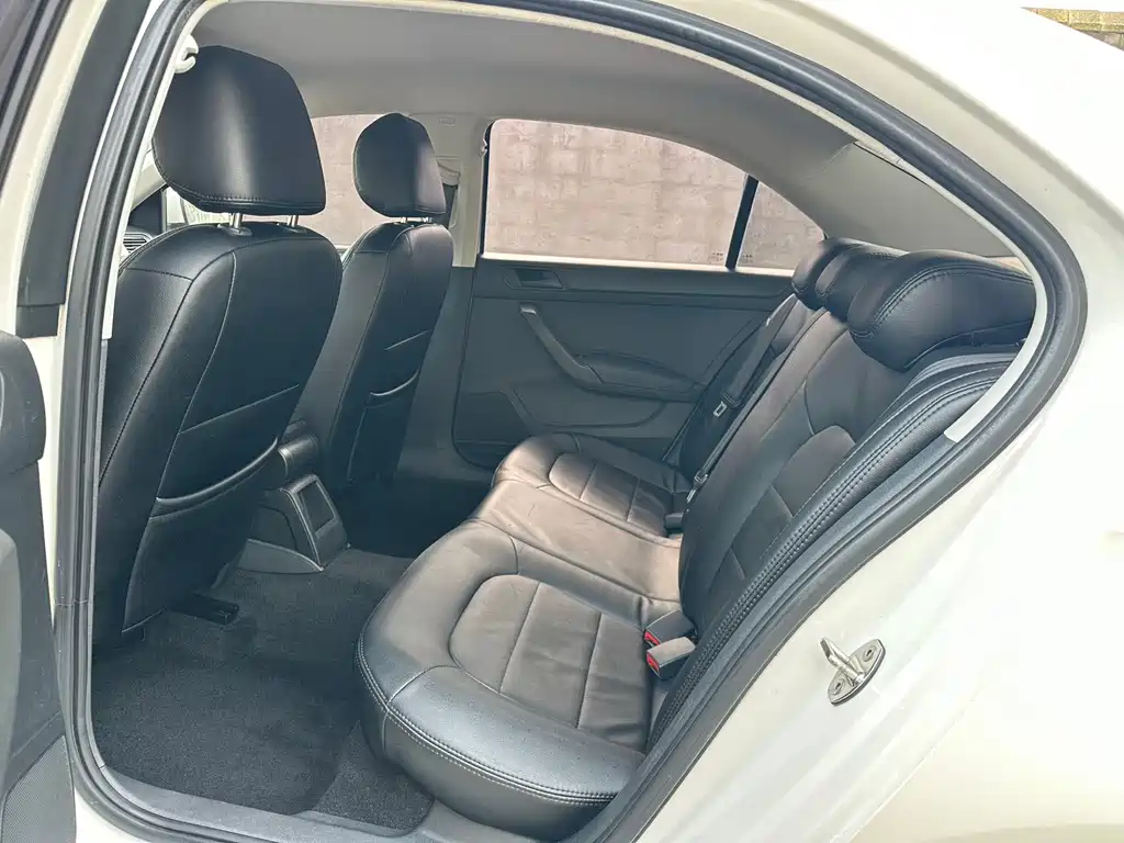 Volkswagen Santana — миниатюра 5