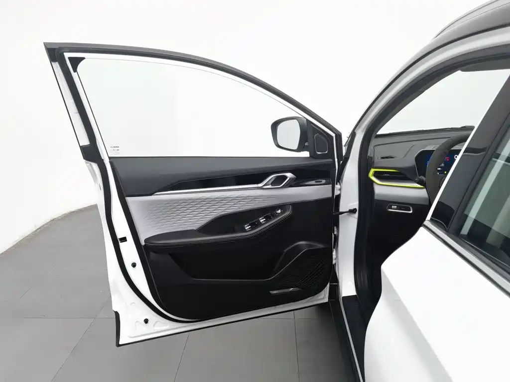 Geely Binyue — миниатюра 8