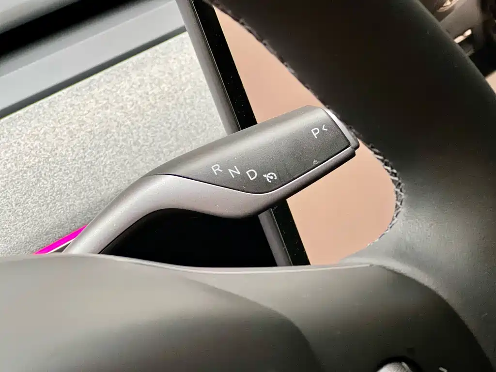 Tesla Model Y — миниатюра 7