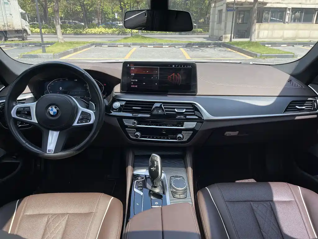 BMW 5 Series — миниатюра 7