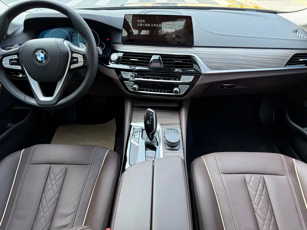 BMW 5 Series — миниатюра 12