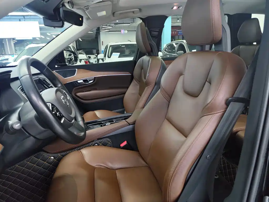 Volvo XC90 — миниатюра 5