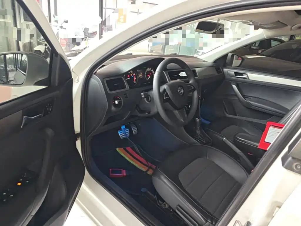 Skoda Rapid Spaceback — миниатюра 16