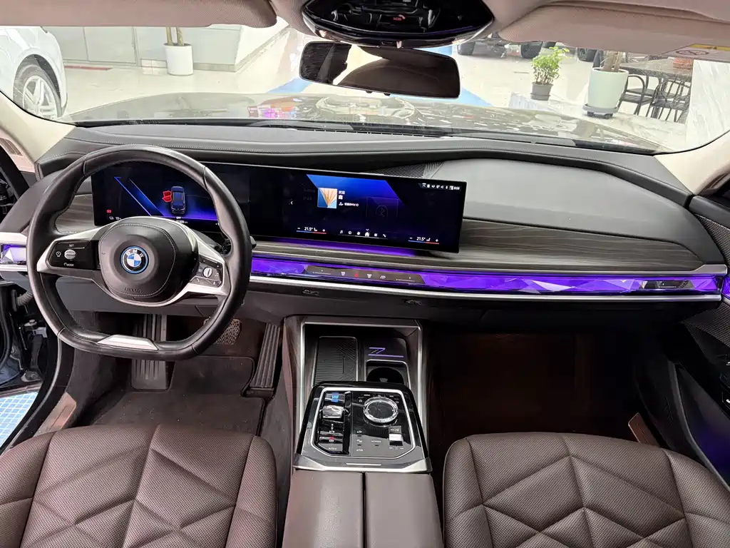 BMW i7 — миниатюра 11