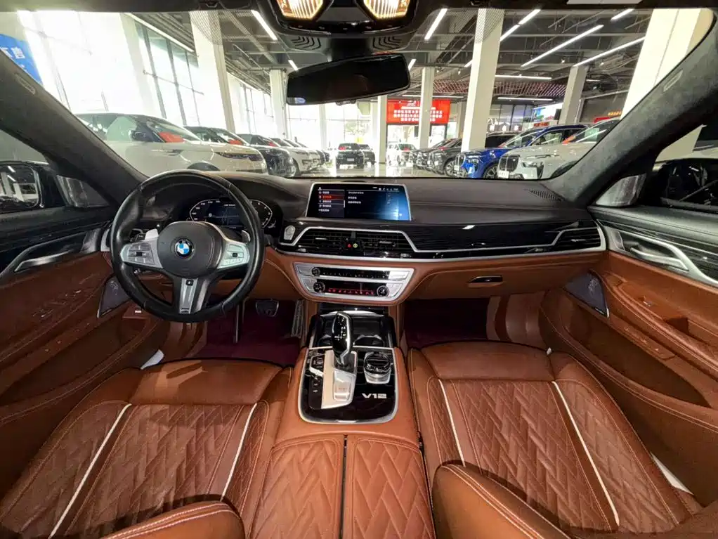 BMW 7 Series — миниатюра 13