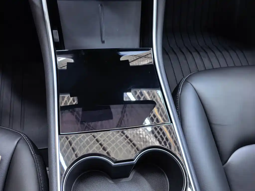 Tesla Model 3 — миниатюра 9