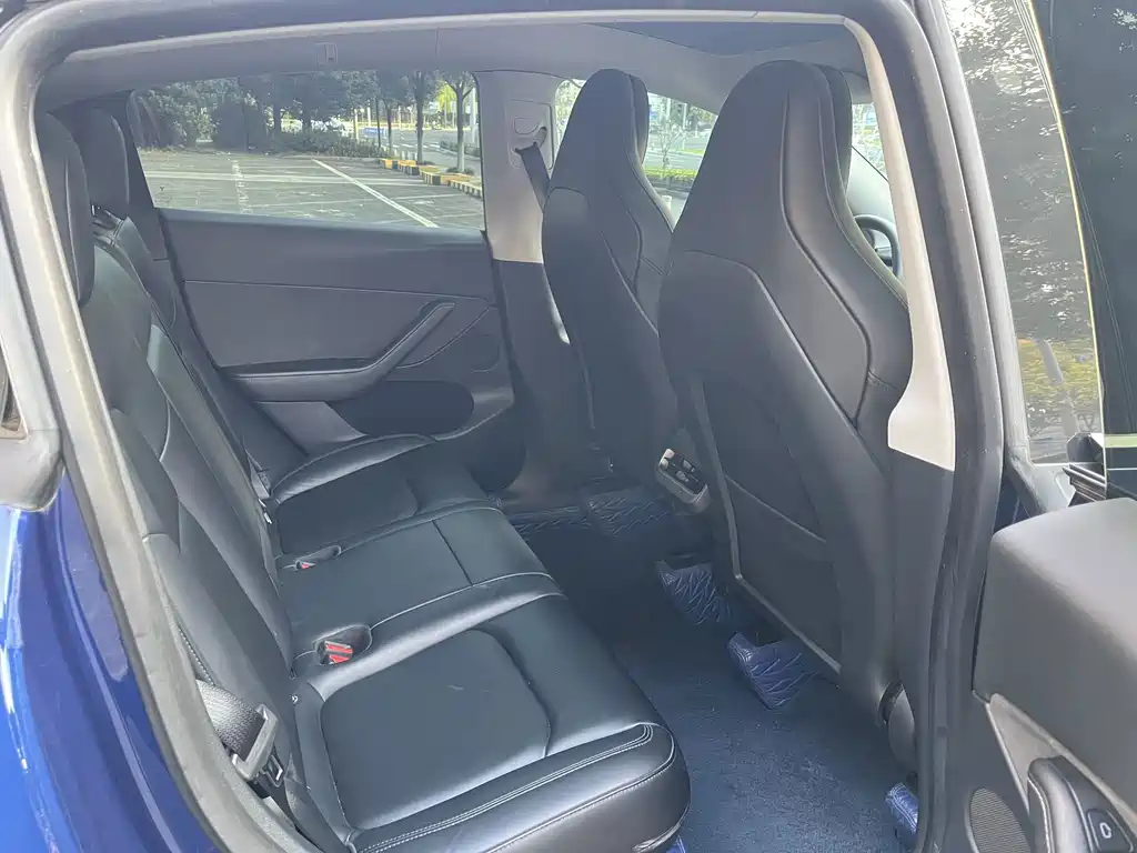 Tesla Model Y — миниатюра 14