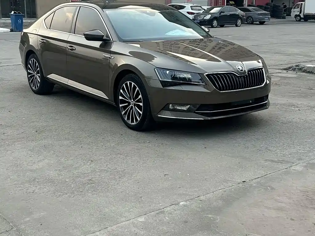 Skoda Superb — миниатюра 3