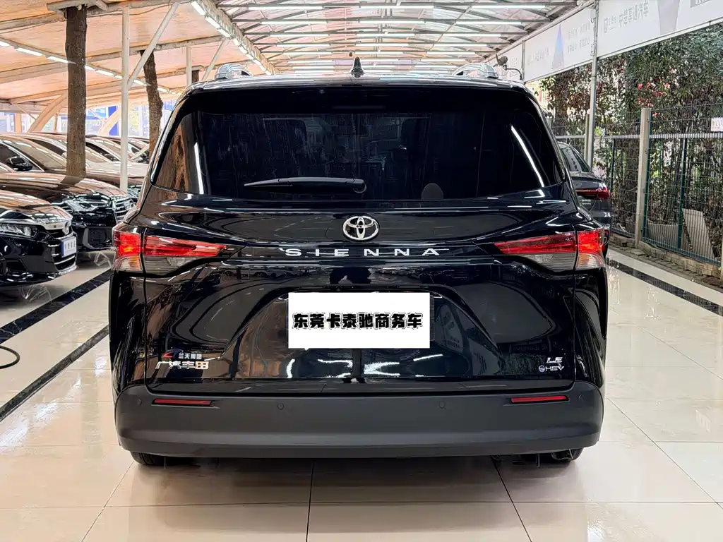 Toyota Sienna — миниатюра 9