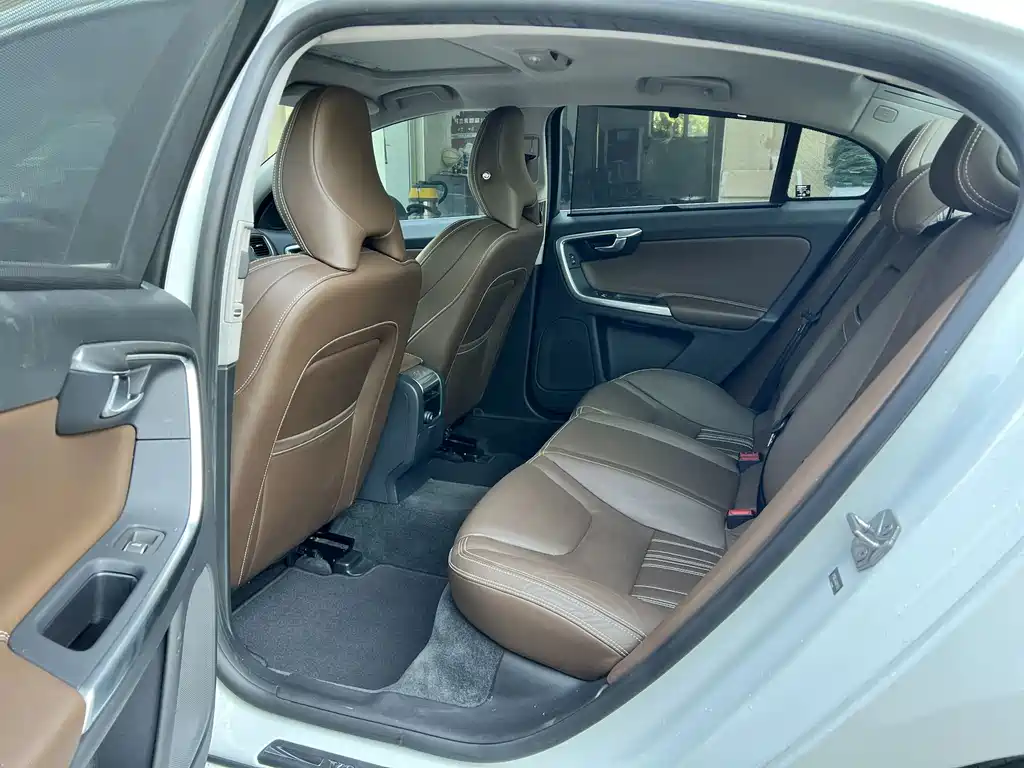 Volvo S60 PHEV — миниатюра 11
