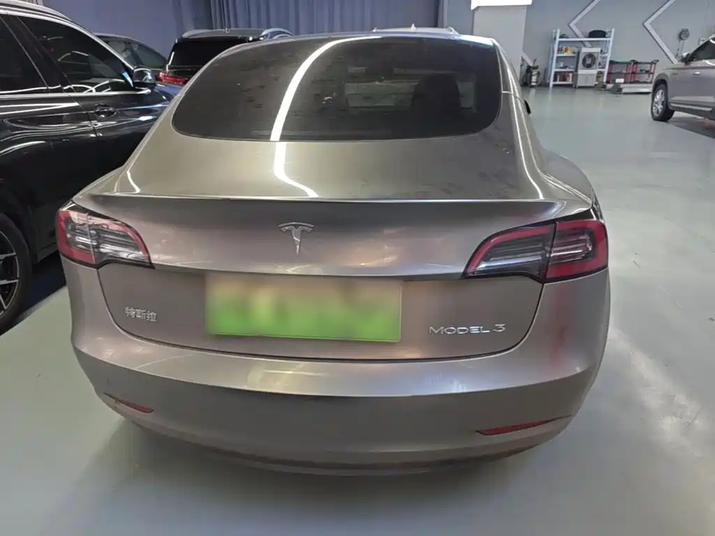 Tesla Model 3 — миниатюра 6
