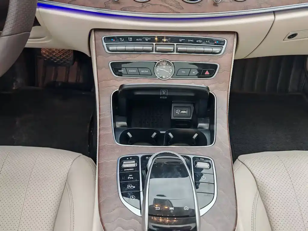 MERCEDES-BENZ E CLASS