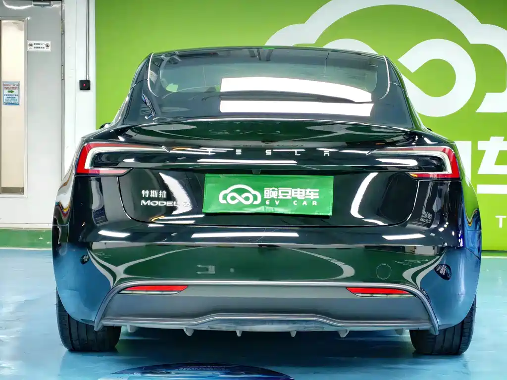 Tesla Model 3 — миниатюра 16