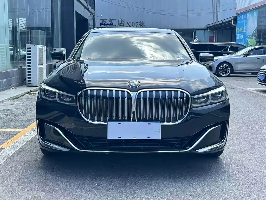 BMW 7 Series — миниатюра 2