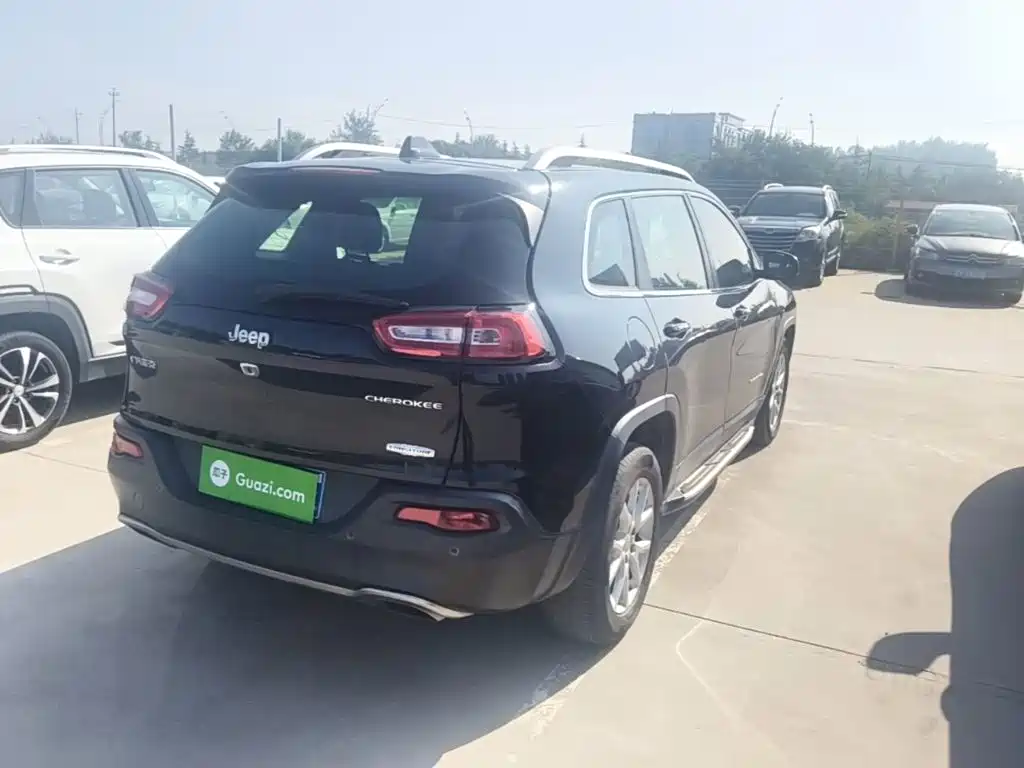 Jeep Cherokee — миниатюра 7