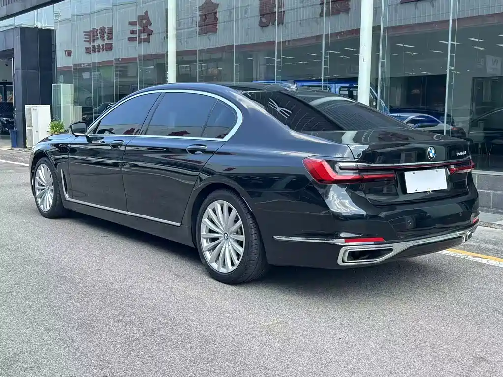 BMW 7 Series — миниатюра 10
