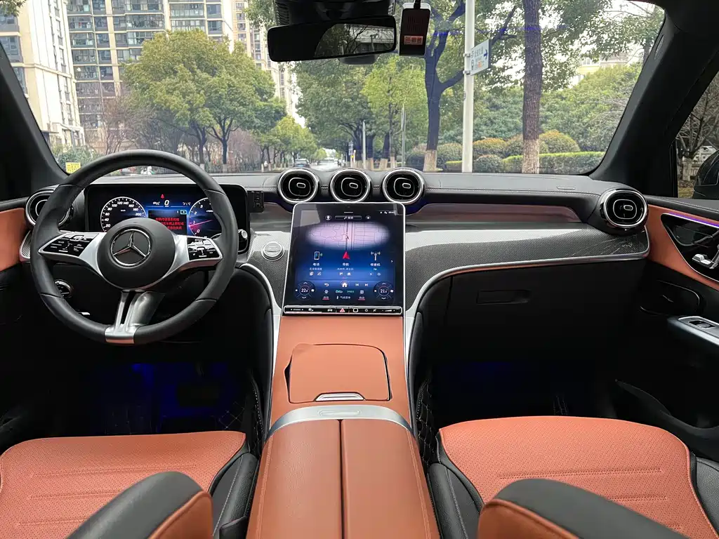 Mercedes-Benz GLC 2023 GLC 260 L 4MATIC 5 мест