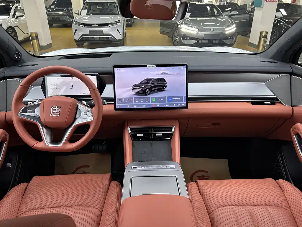 BYD Tang L L 2025 DM 200KM Flagship