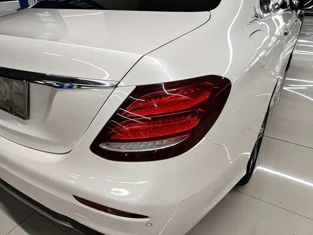 Mercedes-Benz E-Class — миниатюра 8