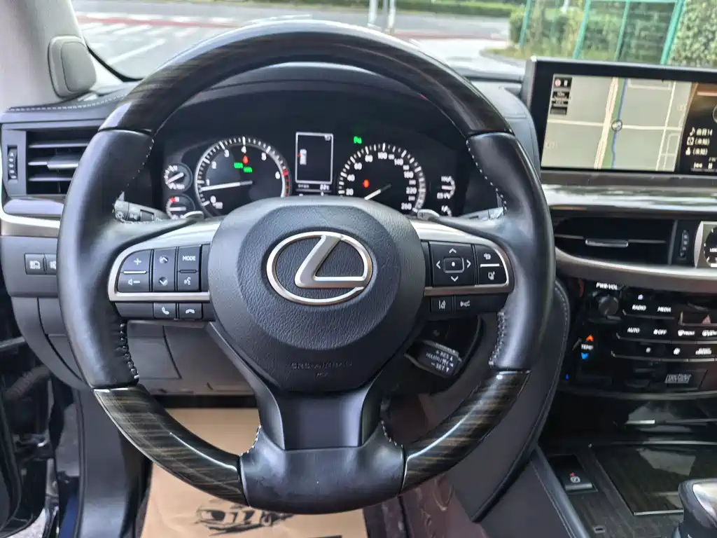 Lexus LX — миниатюра 24
