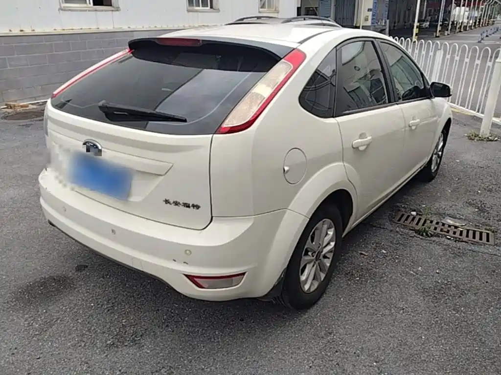 Ford Focus 2013 1.8L AT