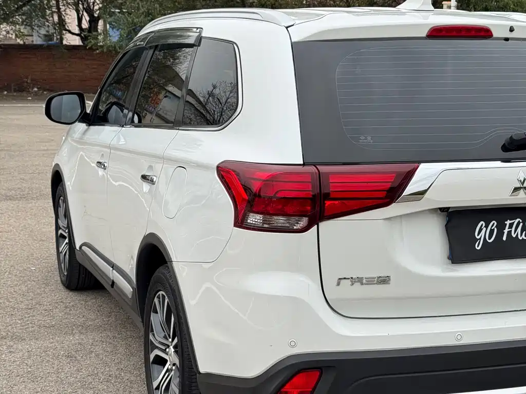Mitsubishi Outlander — миниатюра 8