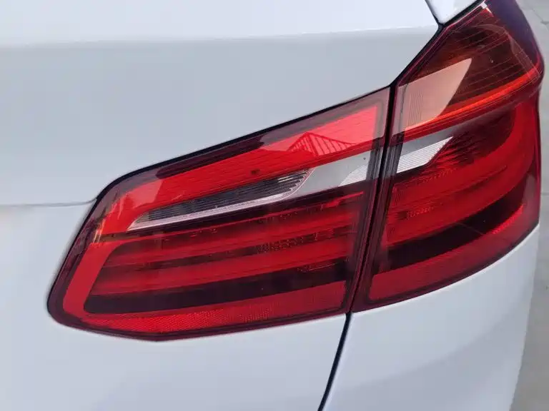 BMW 2 Series Active Tourer — миниатюра 8