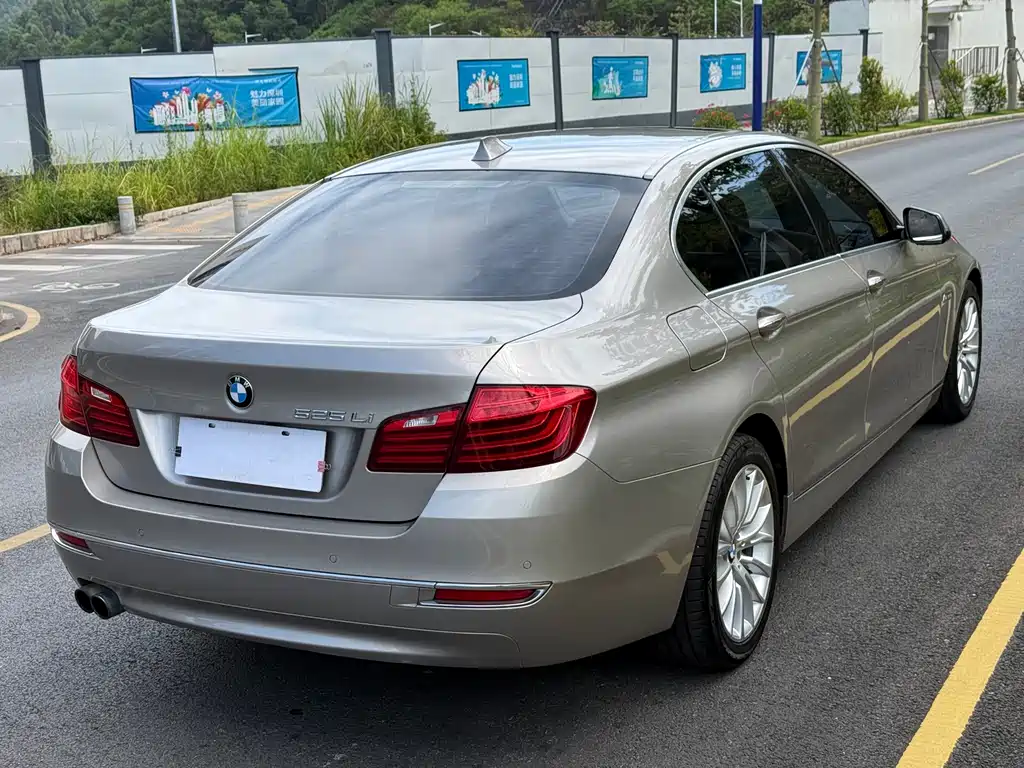 BMW 5 Series — миниатюра 6