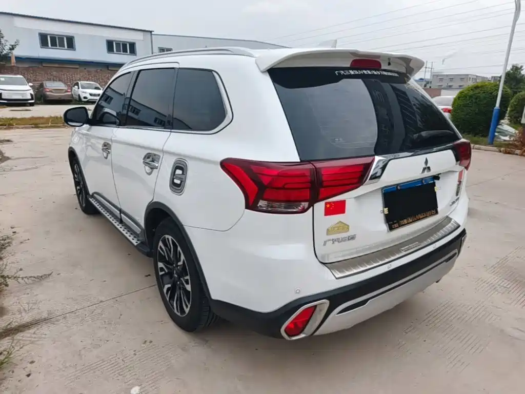 Mitsubishi Outlander — миниатюра 5