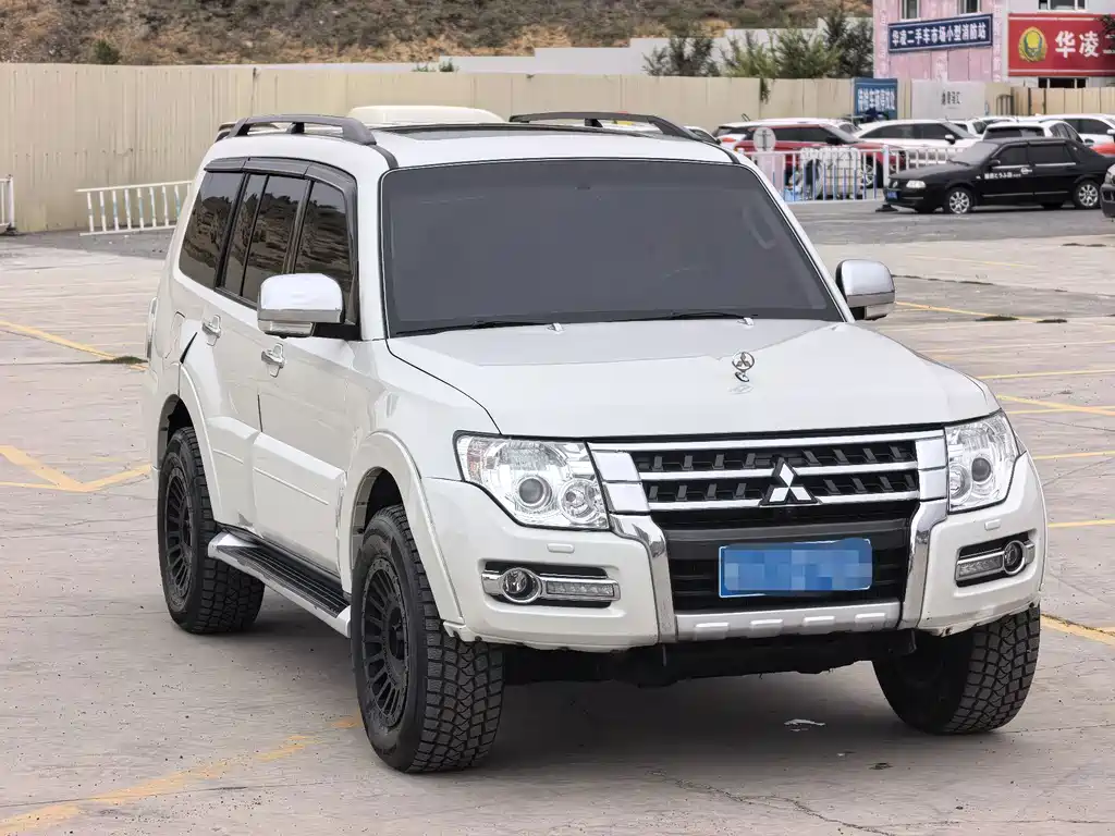 Mitsubishi Pajero (Import) — миниатюра 3