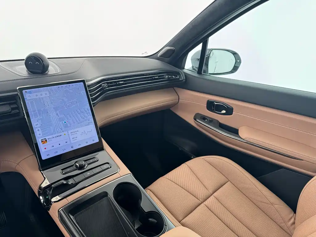 NIO ES8 2020 415KM мест
